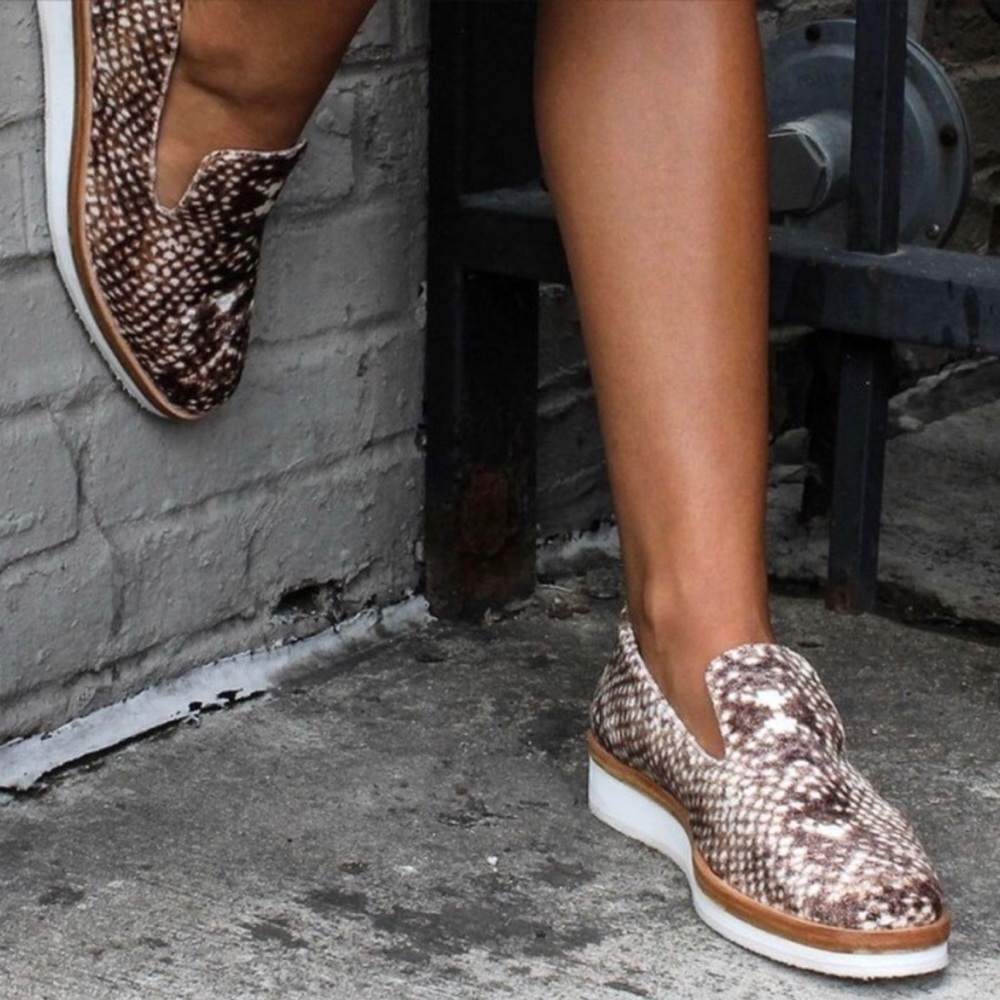 Free people snakeskin Velvet loafers sz:7